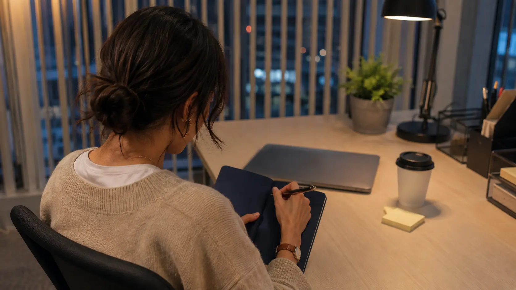 Foreign woman in oatmeal cardigan reviewing office Korean expressions on a notepad before a Seoul team meeting